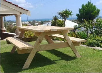 Prime Picnic Table with a Fremantle ocean view from Western Australia