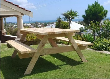 Prime Picnic Table with freo ocean view.jpg